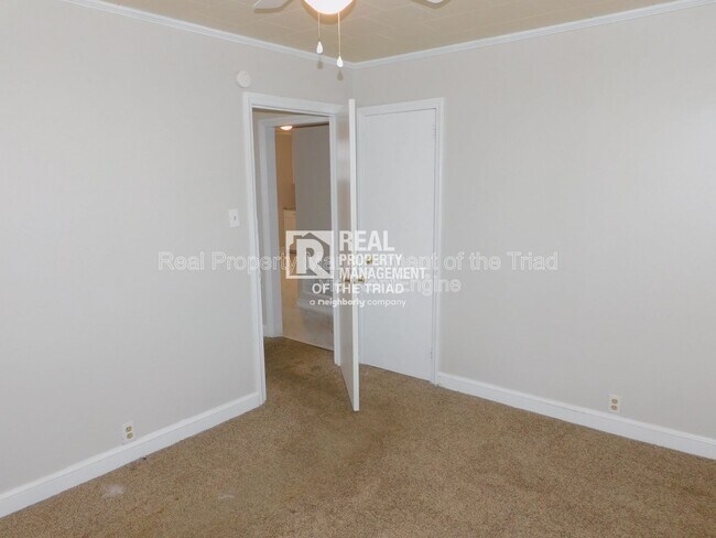 Building Photo - 3405 Derby Pl