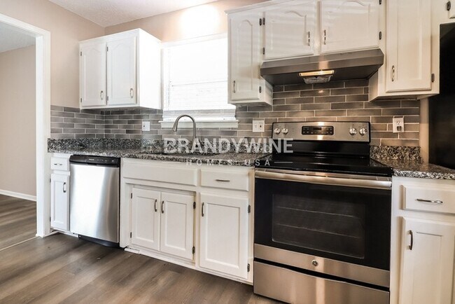 Building Photo - 1909 NE McKee Ln