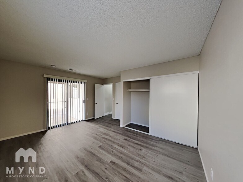 Building Photo - 6824 W Sheffield Dr