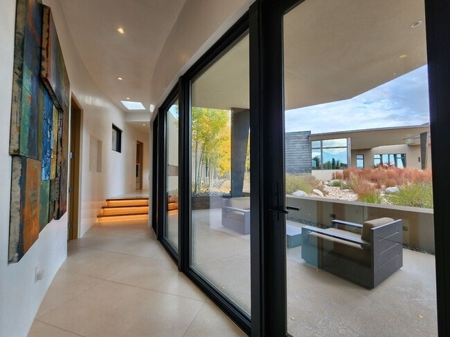 Building Photo - 36 Plz del Centro