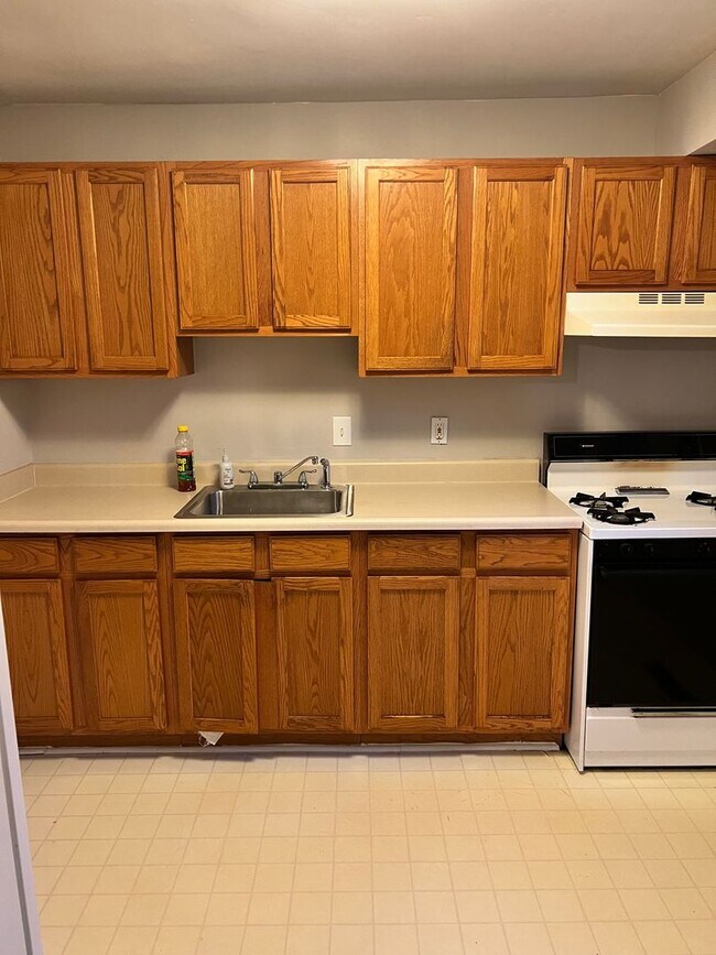 Building Photo - Two bedroom apartment in Northeast Baltimo...