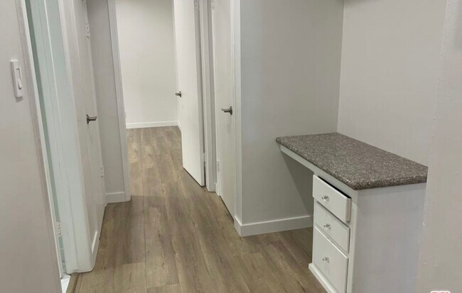 Building Photo - 450 Rexford Dr