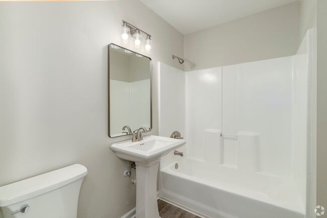 Building Photo - Hidden Gem! Premium Location 2BD/1BTH with WiFi & Washer/Dryer Included!