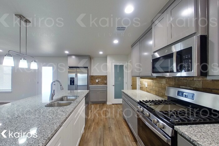 Building Photo - 2806 Daytona Ave