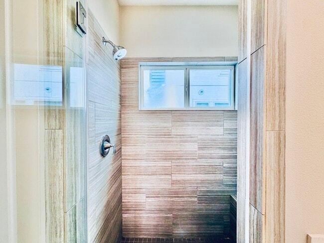 Building Photo - 2632 Bastrop St