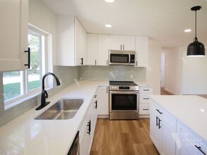Building Photo - Beautifully Renovated 3-Bedroom Rental in ...