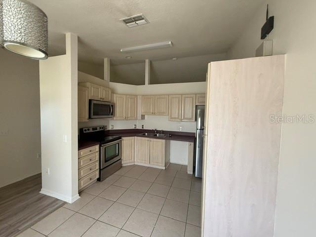 Building Photo - 1157 Normandy Dr