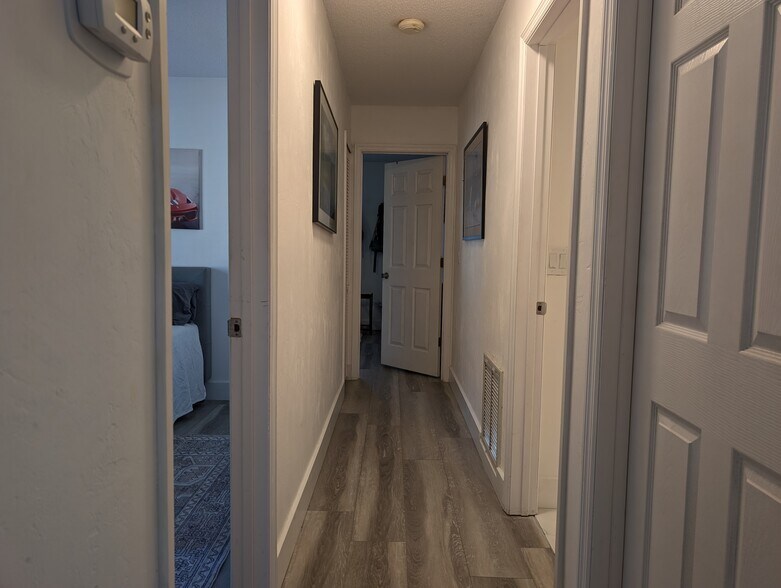 Hallway to Bedroom #1 & #2 - 4440 Saxon Dr