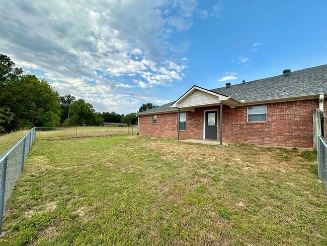 Building Photo - Newly Updated 3BR/2BA Corner Duplex in Lindale ISD! Fenced Yard & 1 Car Garage!