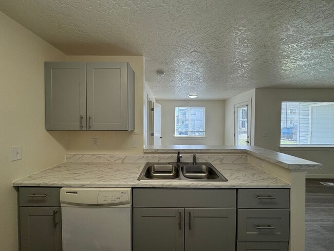 Building Photo - 3137 S Apple St