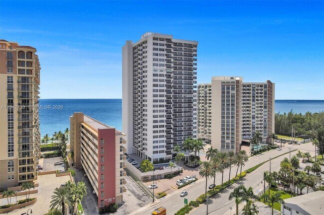 Building Photo - 3140 S Ocean Dr