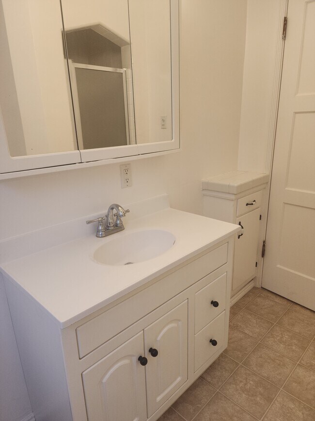 447 E BATH - 447 N Oakhurst Dr