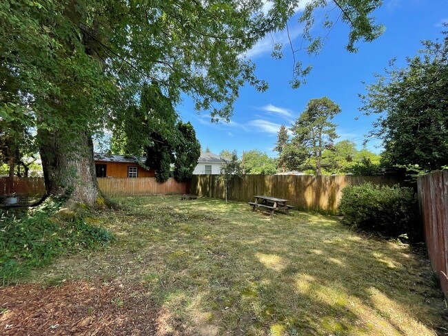 Building Photo - Lovely Home in St Johns with Fenced Yard, ...