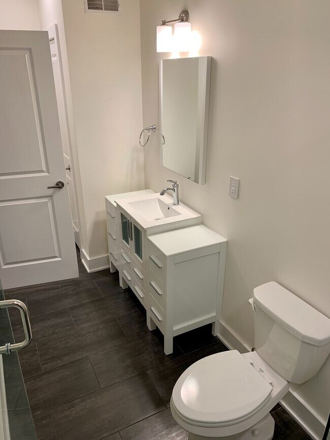 Building Photo - Stunning 2-Bed Condo with Private Roof Deck in Norris Square! Available mid-July!