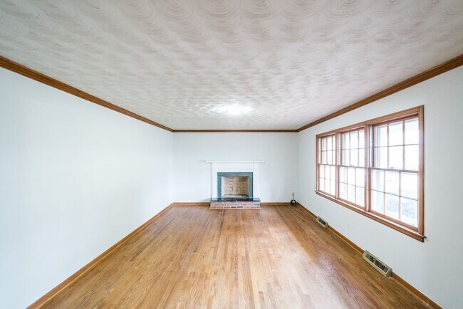 Building Photo - 4 Bedroom || 3 Bathroom Home with Finished Basement