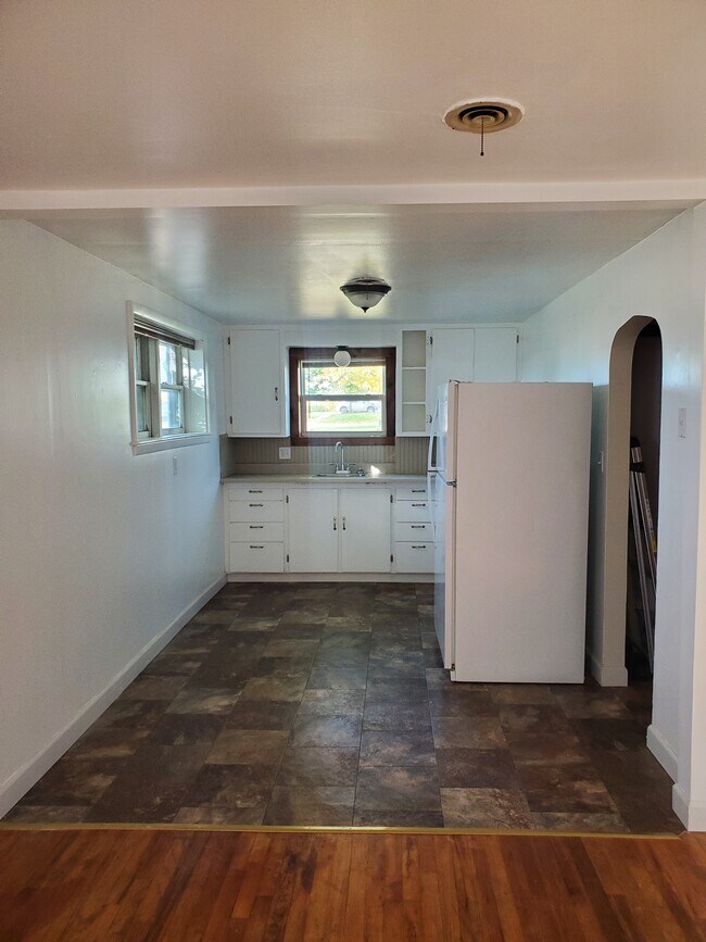 Building Photo - 2302 E Rosser Ave