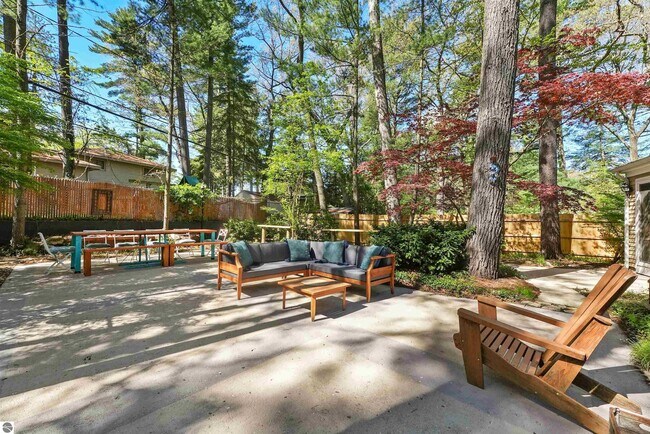 Building Photo - 1310 Peninsula Ct
