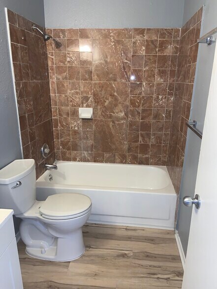 Building Photo - 2124 Exeter Dr