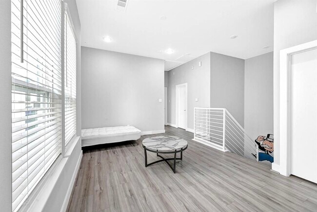 Building Photo - 4215 Hardy St