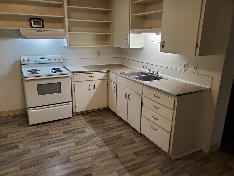 Building Photo - 2915 W 7th Ave