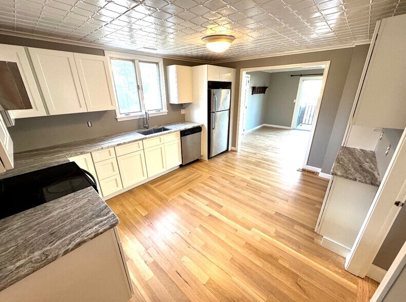 Building Photo - 12 Myrtle St