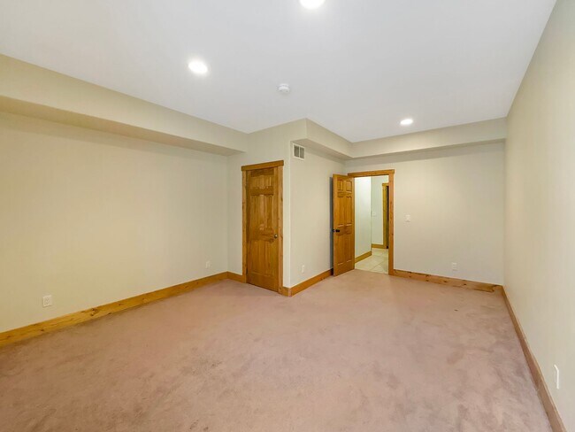 Building Photo - 600 Edgewood Rd