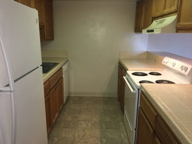 Building Photo - Reno Riverfront Condo - 2 Bedroom - Cat Fr...
