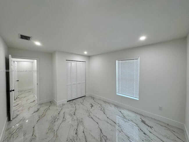 Building Photo - 11000 SW 47th Terrace