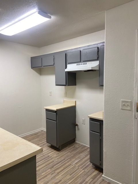 Building Photo - 1011 W 91st St