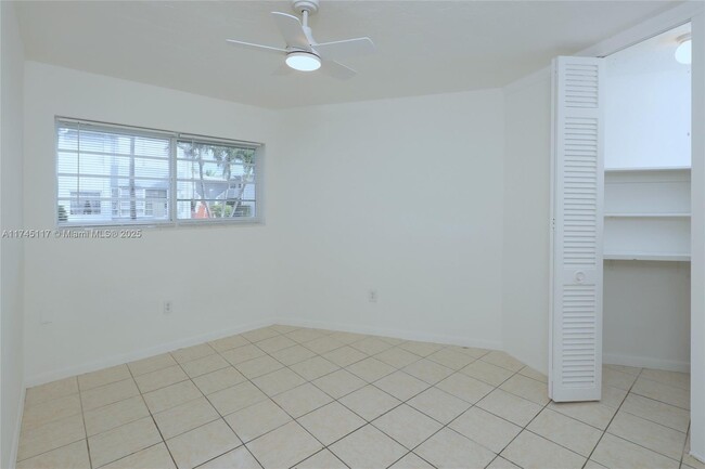 Building Photo - 1671 NE Miami Gardens Dr