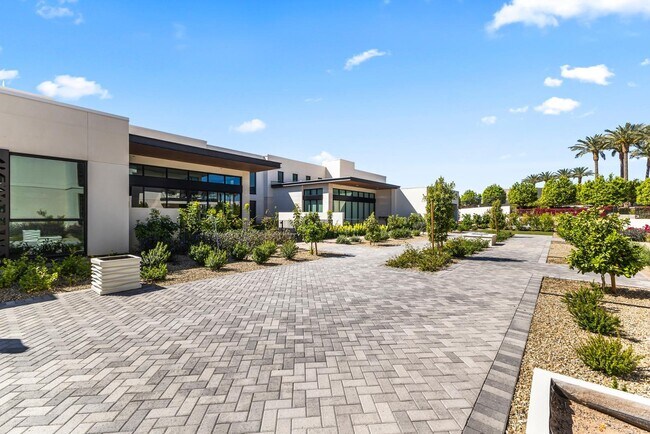 Building Photo - 6587 N Palmeraie Blvd