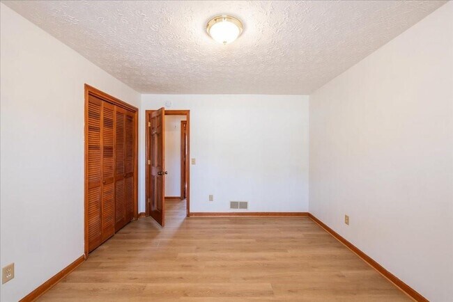 Building Photo - 4967 Macland Rd