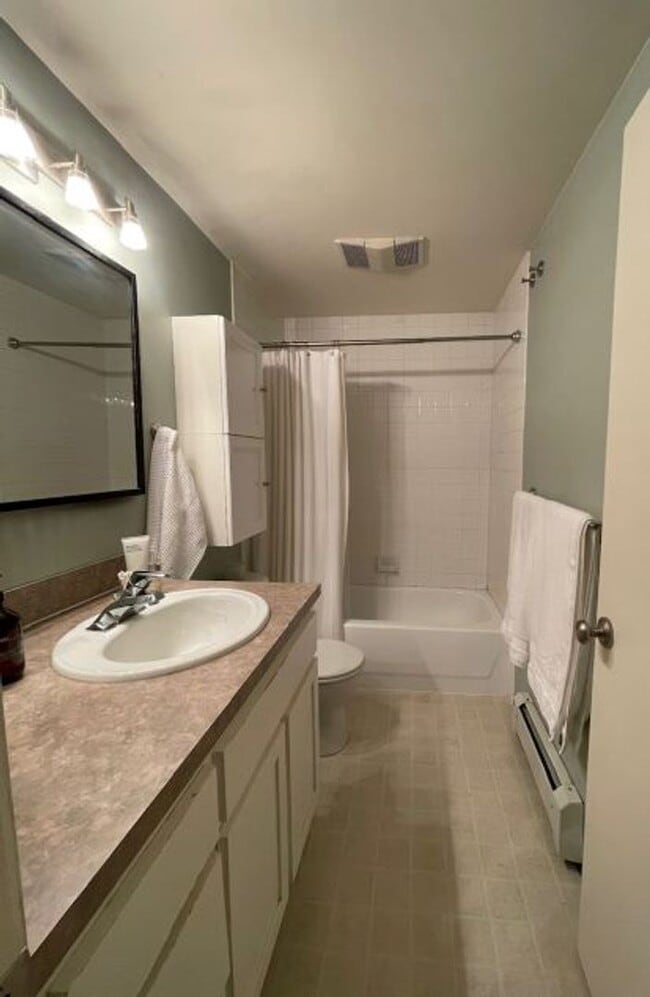 Building Photo - 2023