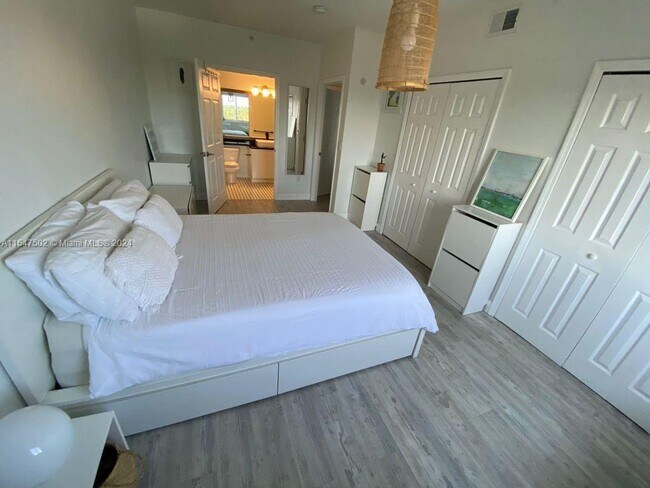 Building Photo - 3500 Coral Wy