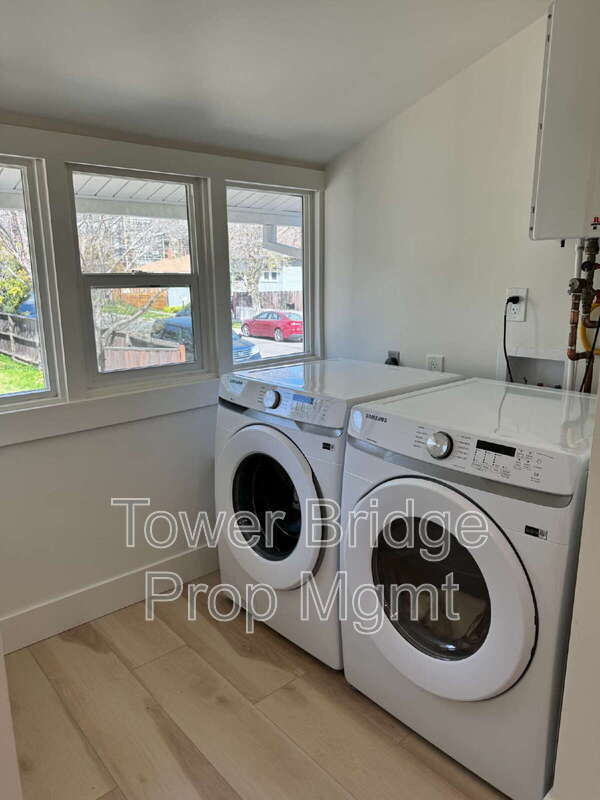 Building Photo - 3897 7th Ave