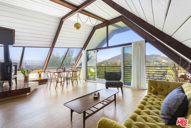 Building Photo - 7149 Woodrow Wilson Dr