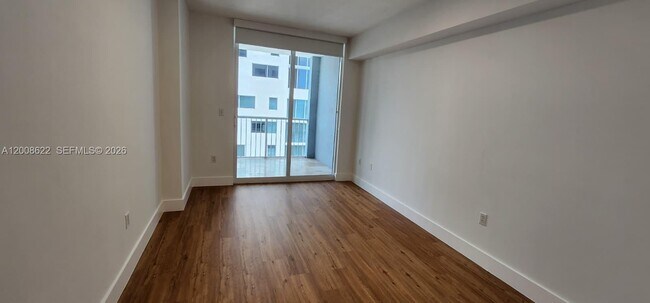 Building Photo - 170 SE 14th St