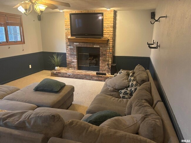 Building Photo - 705 Crestview Dr