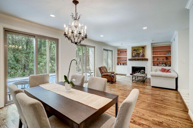 Building Photo - 201 Vanderpool Ln