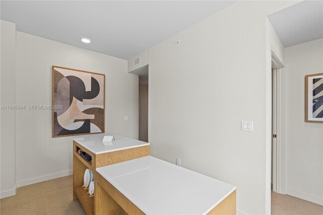 Building Photo - 11 NE 6th St