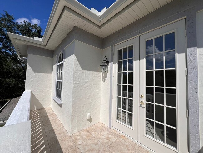 Building Photo - Pool House in Keene's Point