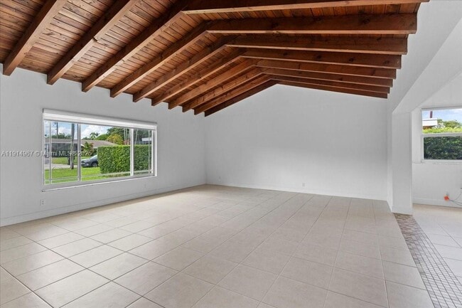 Building Photo - 1961 NE 188th St