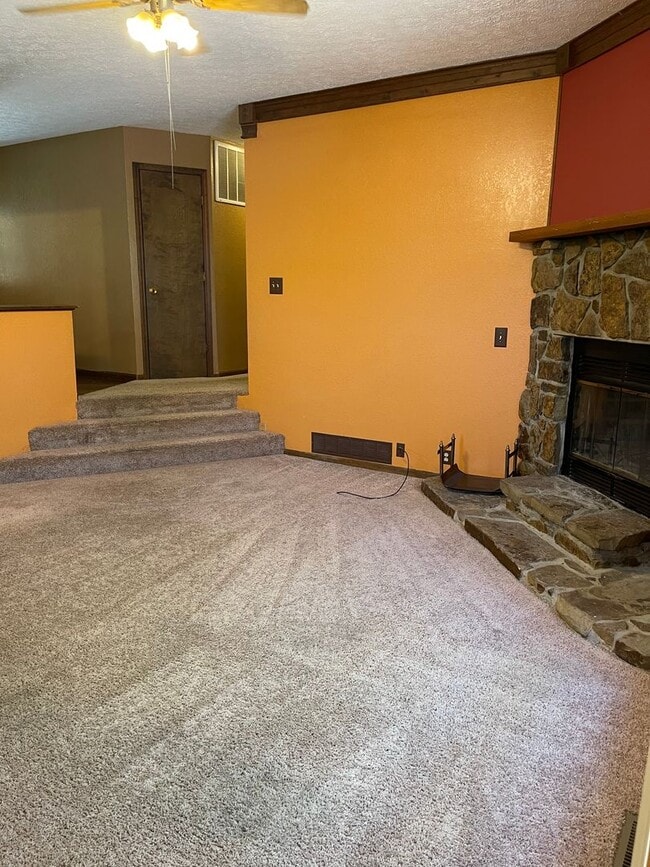 Building Photo - Available July 25th!!! No showings until June 1st