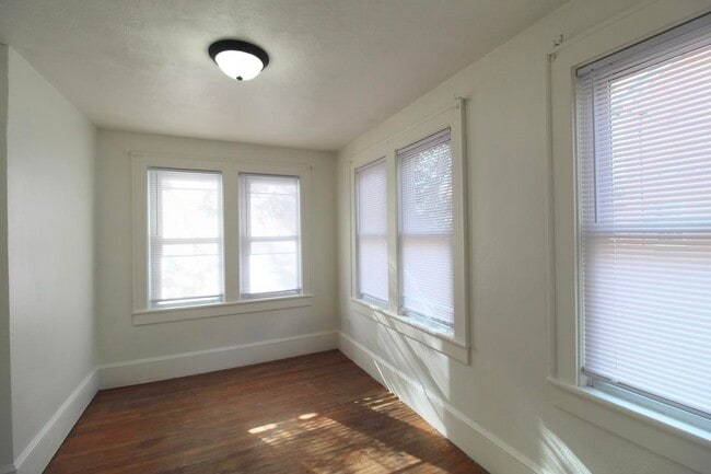 Building Photo - 805 S High St