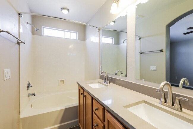 Building Photo - 6898 W Quailwood Way