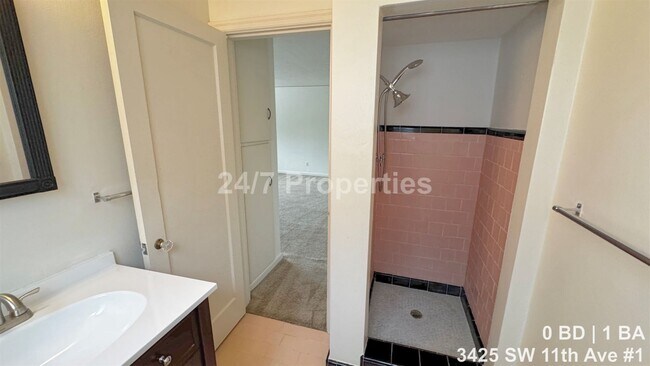 Building Photo - 3425 SW 11th Ave