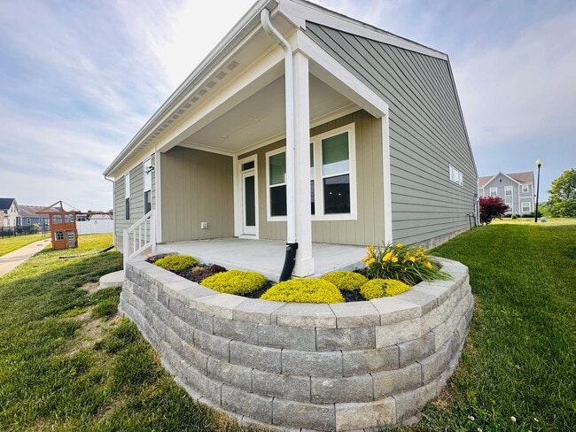 Building Photo - Contemporary Comfort Meets Convenience in Mt. Washington