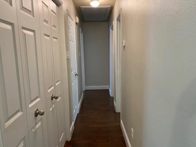 Building Photo - 1716 Red Oak Ct