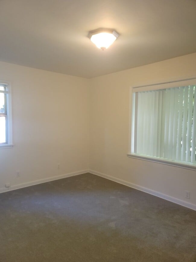 Building Photo - 3416 NE 80th St