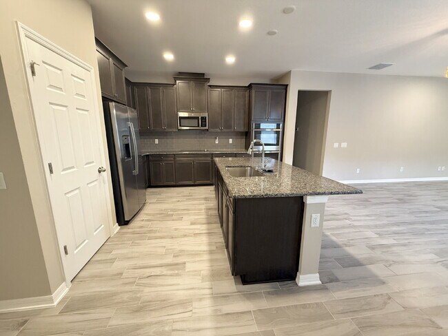 Building Photo - "Charming 3-Bed Oasis with 2 Full Baths in...